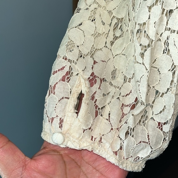 Kylee Eyelet Lace Peplum Top Size XL Condition is NWOT.  Cream lace 3/4 sleeve - Picture 4 of 7